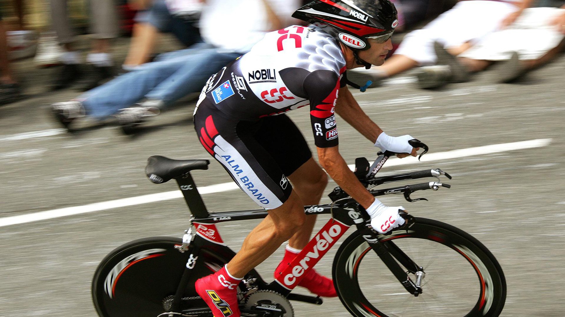 西班牙国家队重建，年轻球员成为中坚力量